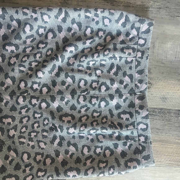 Talbots Women's Pencil Skirt Gray Pink Leopard Print Size 14 - Picture 7 of 8
